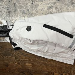 Canada goose jacket Men L Size 