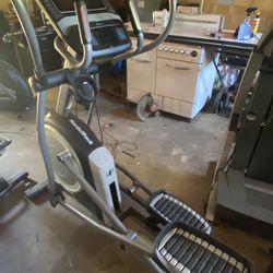 Nice NordicTrack Commercial Elliptical 