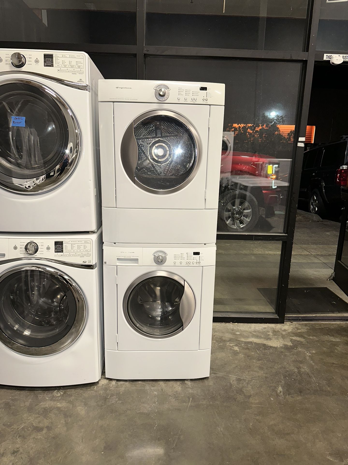 FRIGIDAIRE LARGE CAPACITY WASHER DRYER ELECTRIC SET
