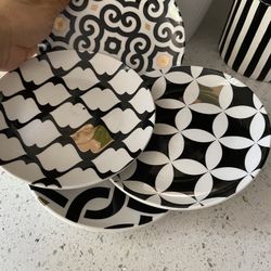 Designer Set Of 4 Dessert Plates Embellished With 14K   Gold $12