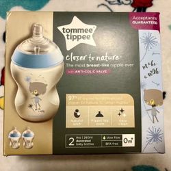 Tommee Tippee Closer to Nature Baby Bottles, Blue (9oz, 2 Count) | Slow Flow Nipple with Anti-Colic Valve 