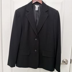 East 5th Women’s 12 black blazer Long sleeve fully lined 2 pockets 2 buttons