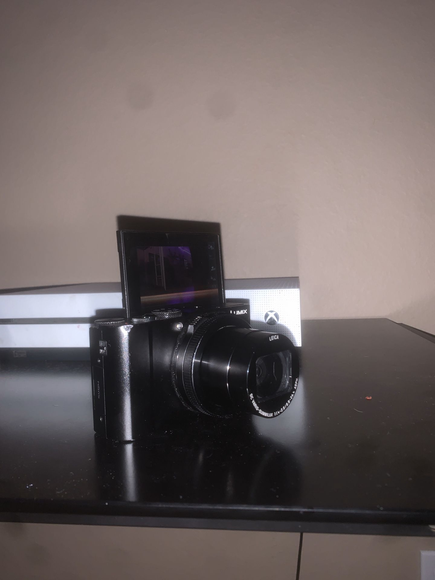 Panasonic LUMIX LX10 20.1MP Camera w/ 24-72mm Lens