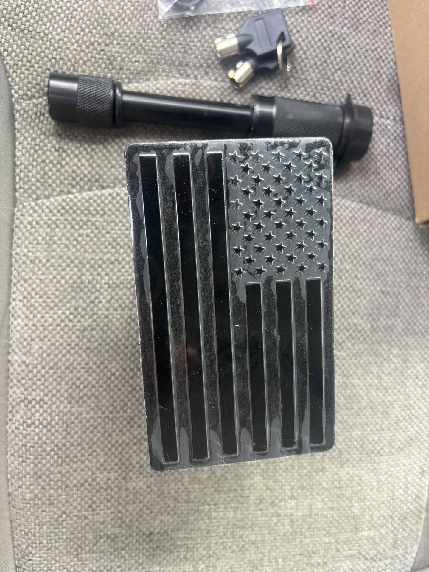 Truck Hitch Mount Flag Holder with Lock & Keys – Heavy Duty Steel