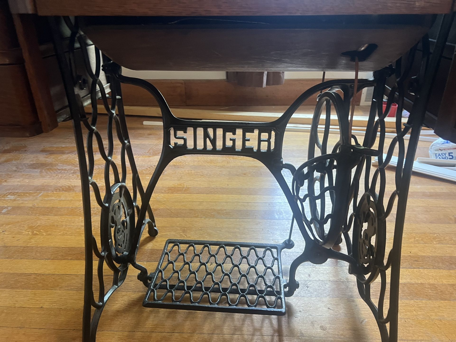 Antique Singer Sowing Machine -1907