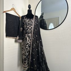 Pakistani Shalwar Kameez