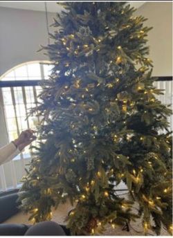 Large Pre-Lit Artificial Christmas Tree