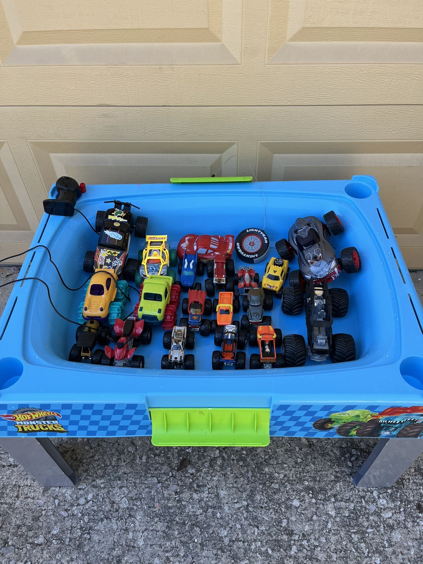 Hot Wheels Table