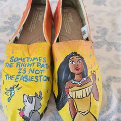 Toms Disney Hand Painted Pocahontas Shoes Women's 8  New 