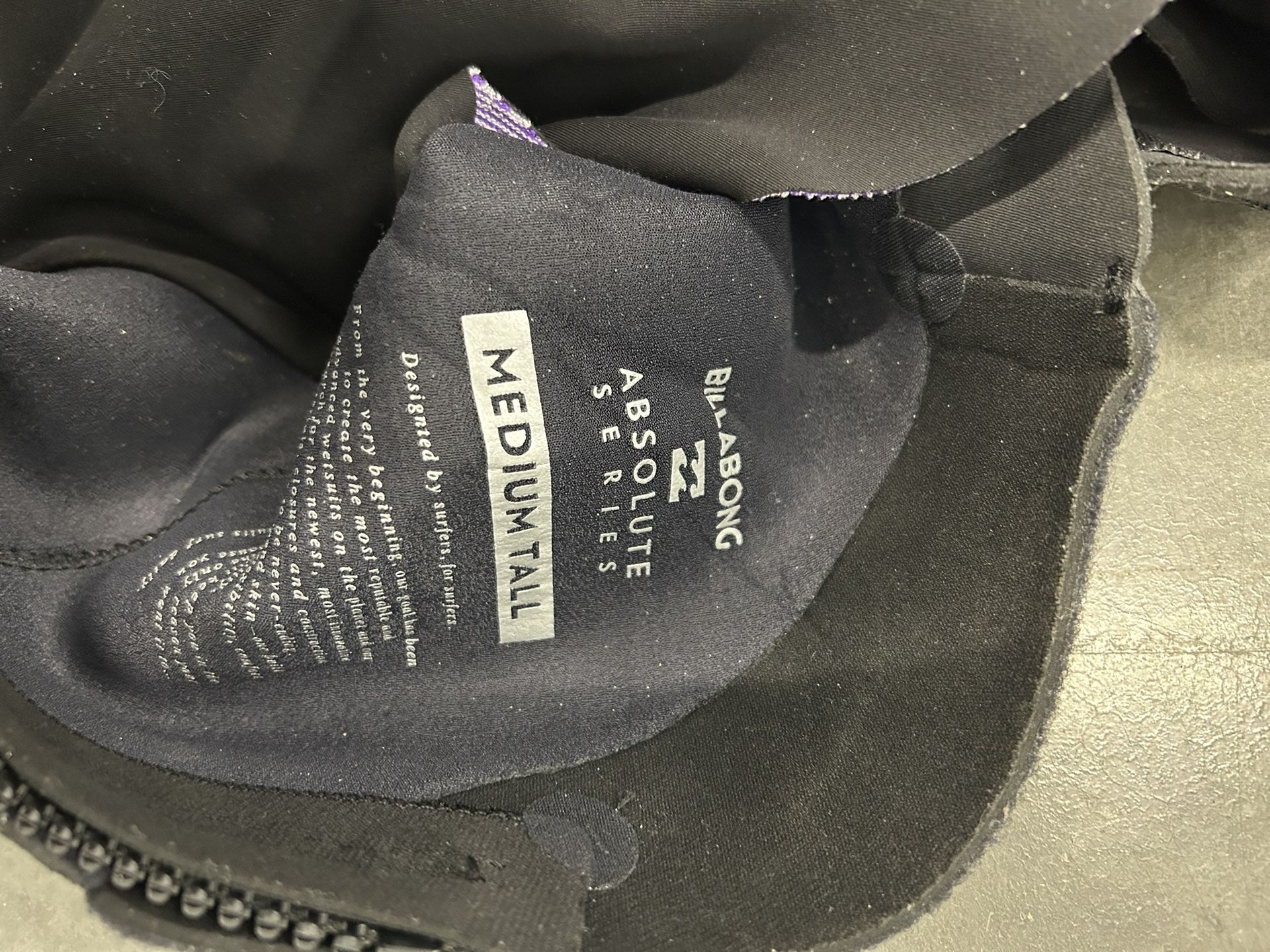 Billabong Wetsuit 3/2 absolute Series USED ONCE. Sports & Outdoors