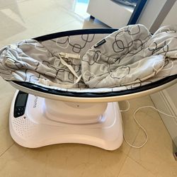 Great Condition Motion Baby Swing Smart Connectivity - Black