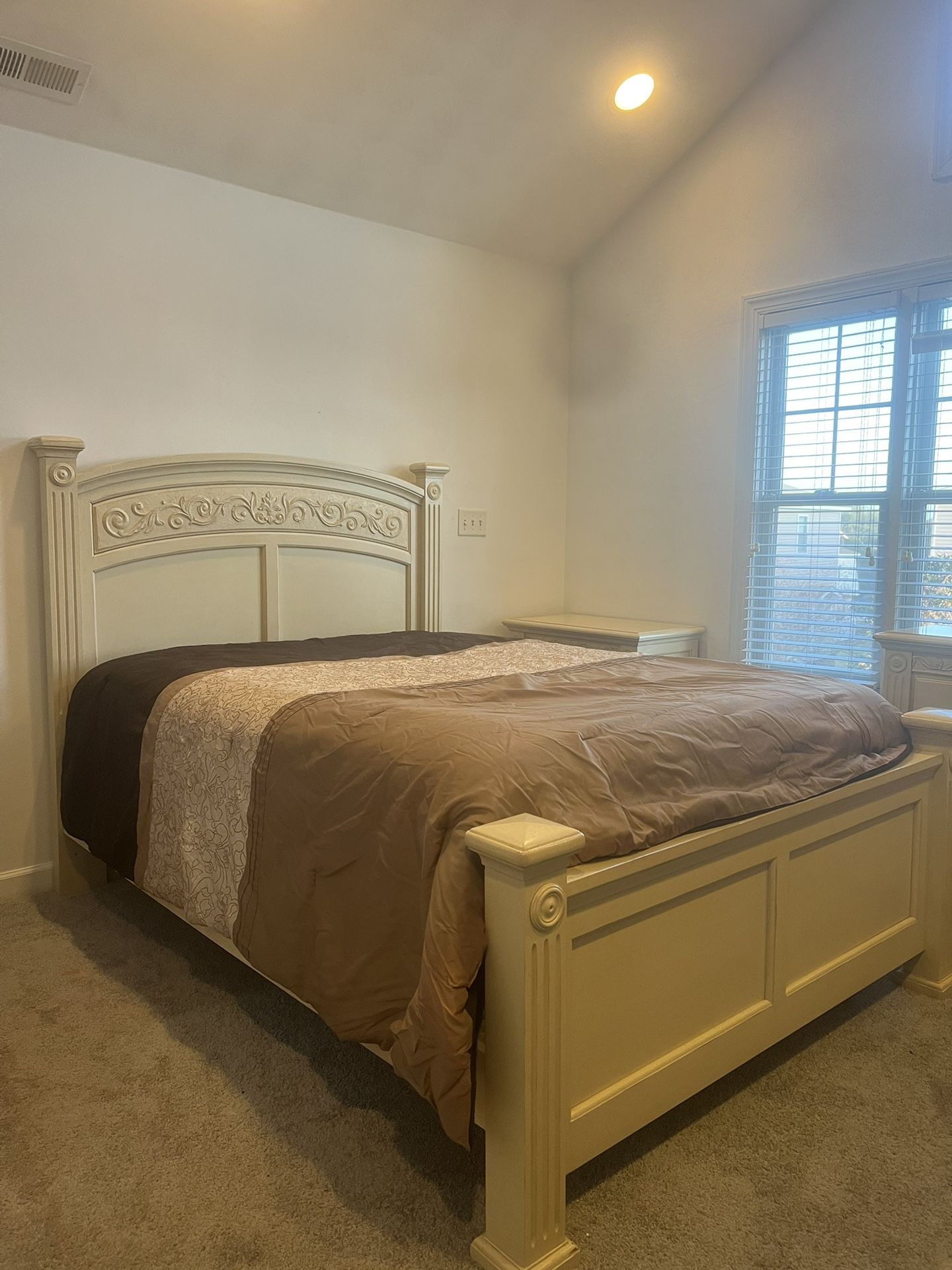 Luxury Solid Wood 5 pc. Bedroom Set