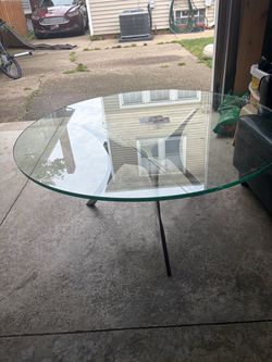 Modern style glass coffee table