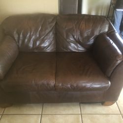 Fine Leather Couch 
