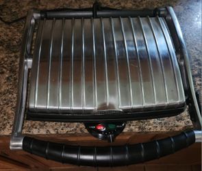 Villaware panini press ,sandwich maker grill. 11x9 grilling surface. Adjustable temperature control. Space saving. Cast aluminum. Floating top.