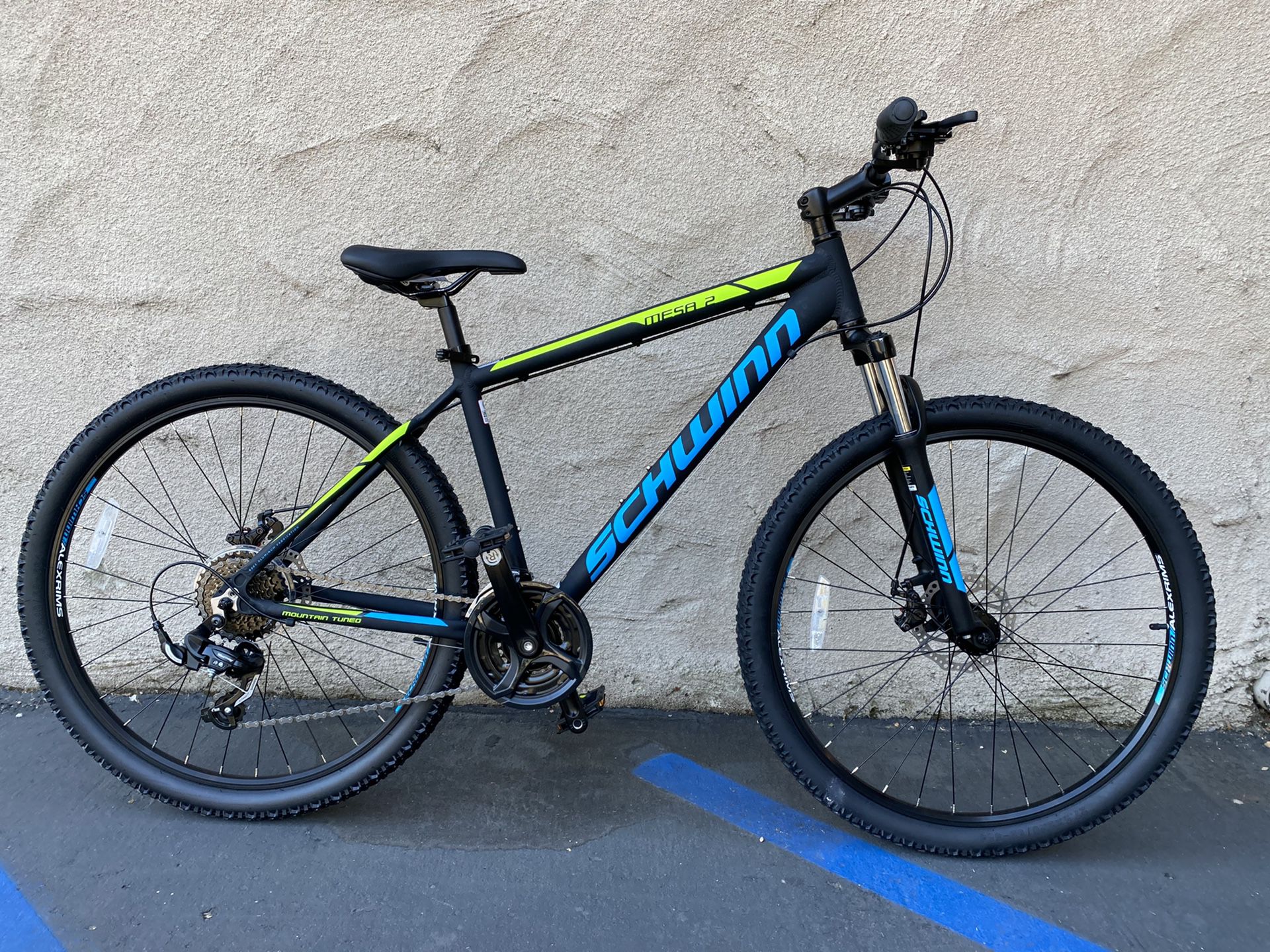 Schwinn Mesa 2 Medium size Mountain Bike 27.5” Wheels 21-speed Bicycle