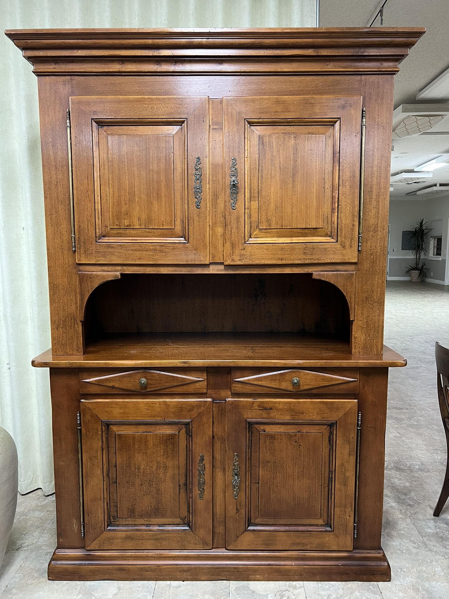 Hutch/Cabinet/Storage
