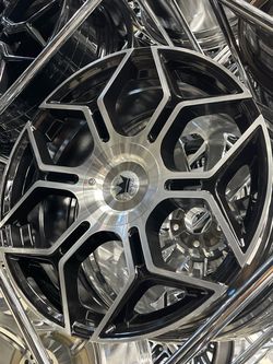 MERCEDES GLK, GLC, AUDI Q5 & VW TIGUAN • 20x9.5 (5x112) °° Your ride shouldn't blend in with every other basic vehicle in traffic. Give it the crisp a