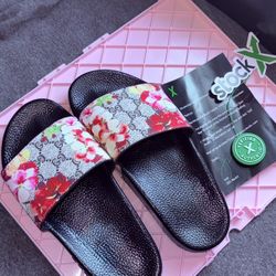 Gucci bloom Slides Size 5