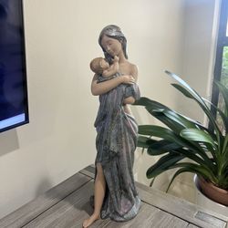 Lladro Limited Collection Figurine - Woman with Baby