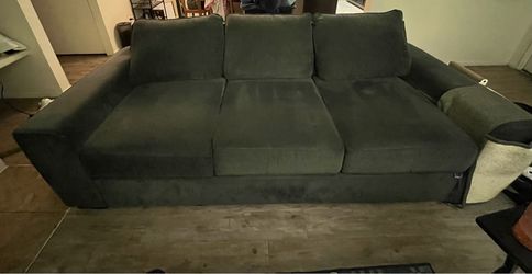 Living Spaces Couch- Pickup ONLY on 5/24 or 5/25