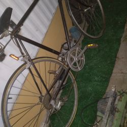 Older Race Bicycle It's Really Lightweight 👌