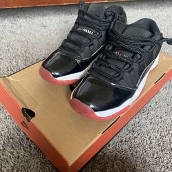 Jordan 11 retro lows size 7(ACCEPTING TRADES)