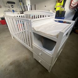 Crib With Changing Table And Two Droors 