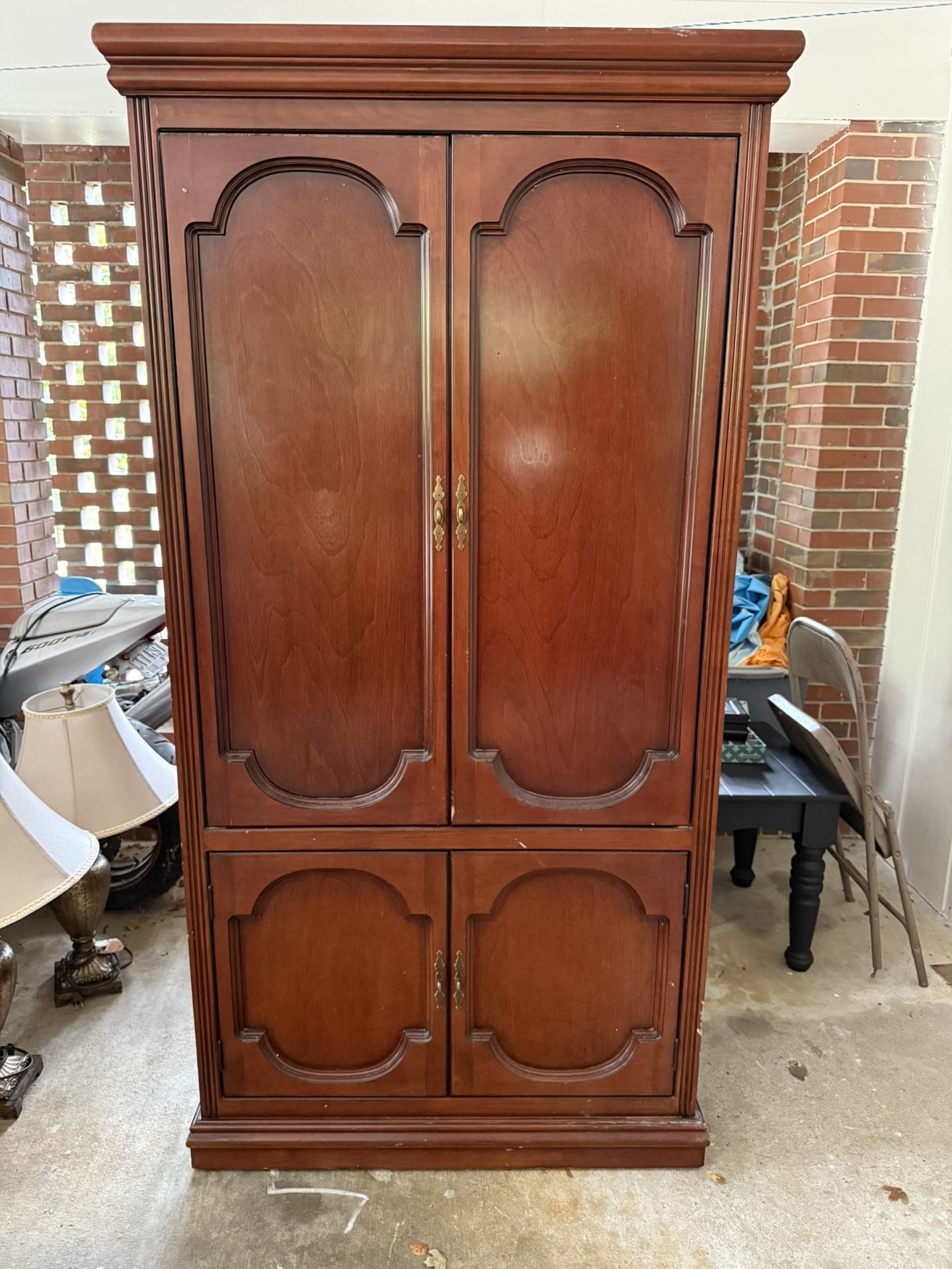 Thomasville Entertainment Armoire. Retail:$1100. REAL WOOD, Very Heavy
