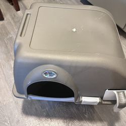 Roll 'N Clean Self Cleaning Litter Box Regular Size