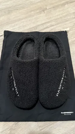 Raspberry hills slippers