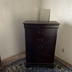 Dresser  