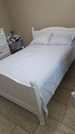 BED SOLID WOOD/POTERY BARN