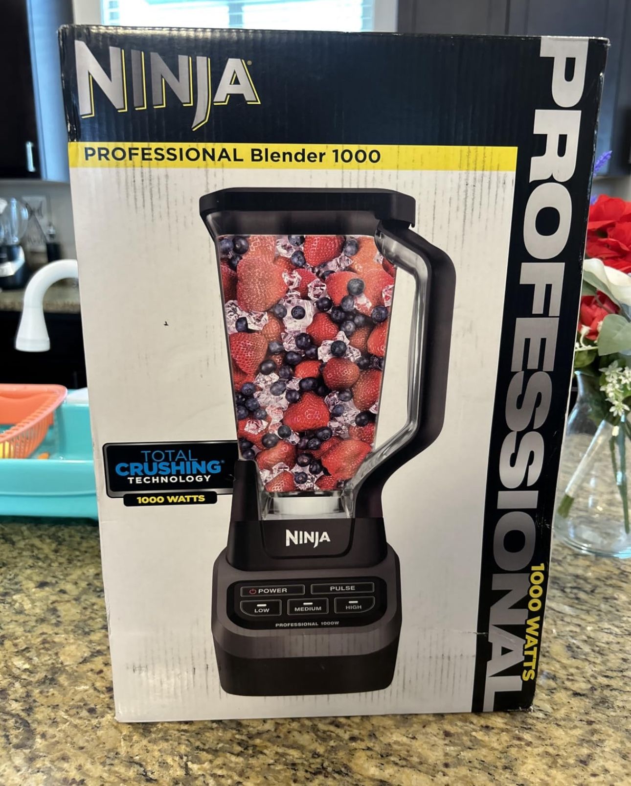 Ninja. 72 oz. Professional Blender, 3 Speed, 1000-Watt, with Pulse Control, Ice Crushing, and Pureeing - Black