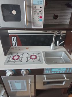 Kids kitchen kraft 240. Expensive  kitchen looks real