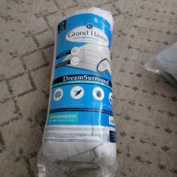 Set Of 2 Pillows  Queen Size