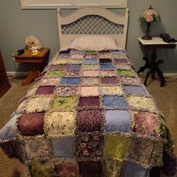 White Wicker Twin Bed,Sheets And Quilt