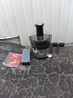 Nutribullet Juicer Pro, with accessories