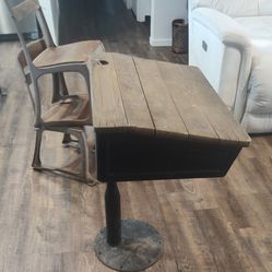 Vintage School Desk AMERICAN SEATING CO

GRAND RAPIDS.MICH