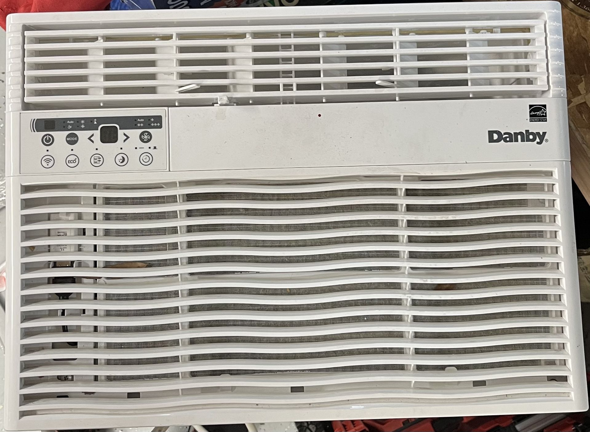 12000btu Danby Window AC with Digital Remote And WiFi.