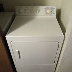 EUC -  GE 7 Cycle Automatic - Heavy Duty Extra Large Capacity - Electric Dryer - White - Right Side Swing Door -Model #DWXR473ET5WW Ser. #HS722059A