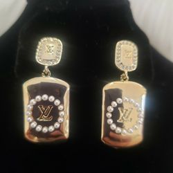 Fashion Gold Qith White Pearls And Rhinestones Earrings...925 Post