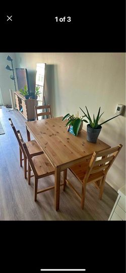 IKIE Dining table set with 4 chairs !!
