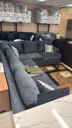NEW LARGE SECTIONAL