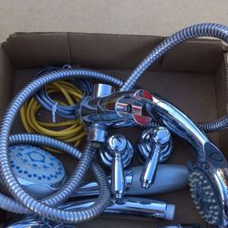 4 Shower Heads With 1 Hose