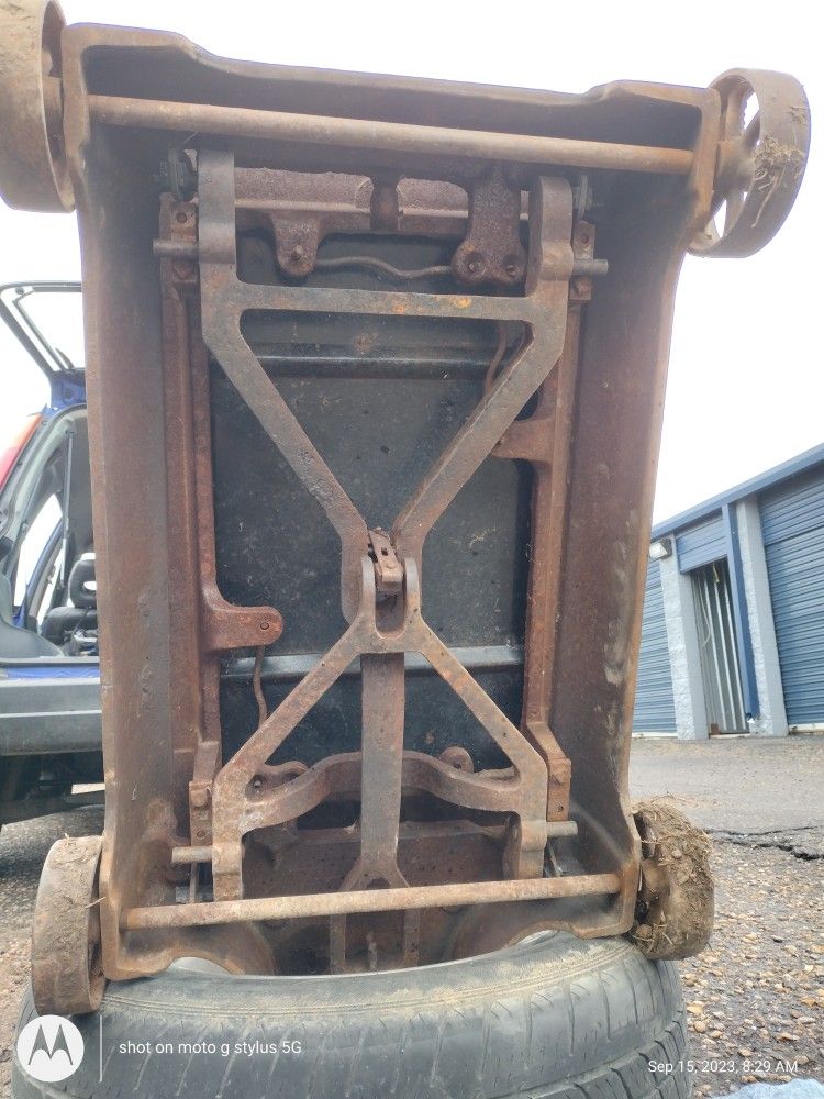 Antique 100 lb Scale