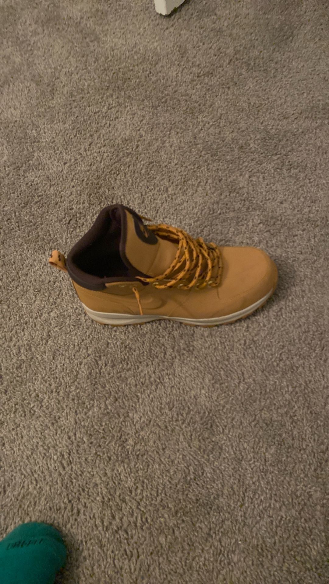 Nike Manoa boots size 9.5