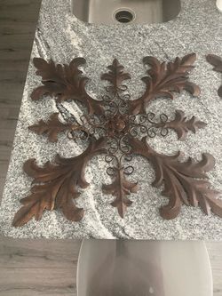 2 decor pieces