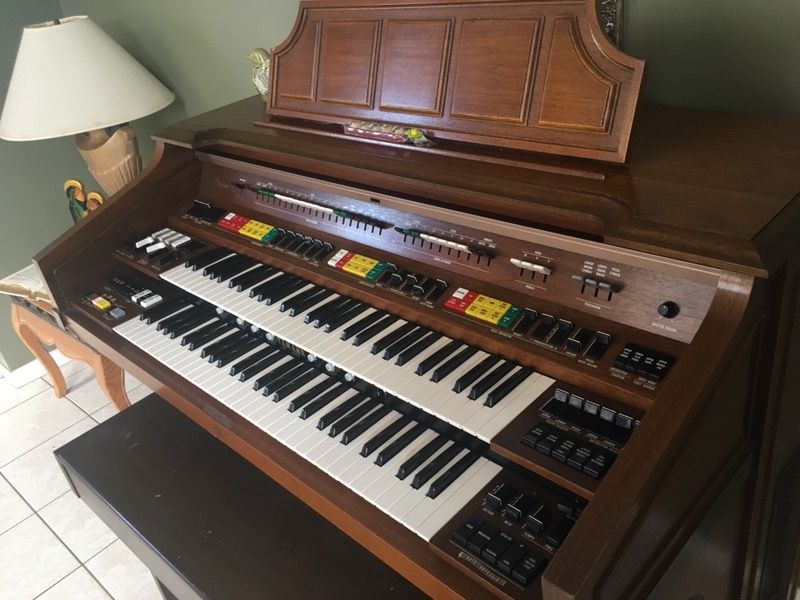 1977 Yamaha E70 electric organ