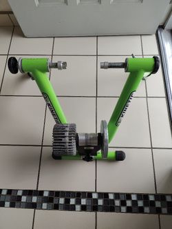 Green Kurt Kinetic Trainer Training Machine Fluid Resistance Bike Cycling